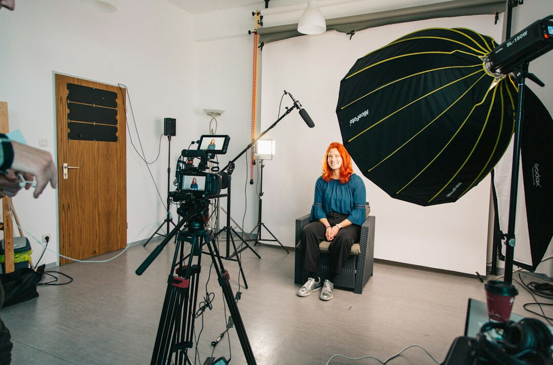 german tv host on set